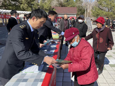 布爾津縣市場監(jiān)督管理局開展“憲法法律宣傳月”集中宣傳活動(dòng)